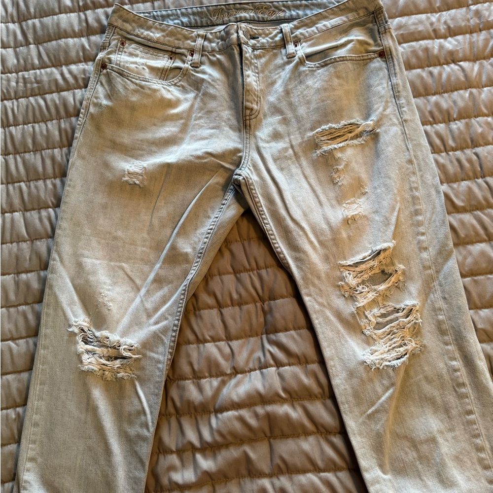 American Eagle Distressed Light Blue Woman’s Jeans - Modern Casual